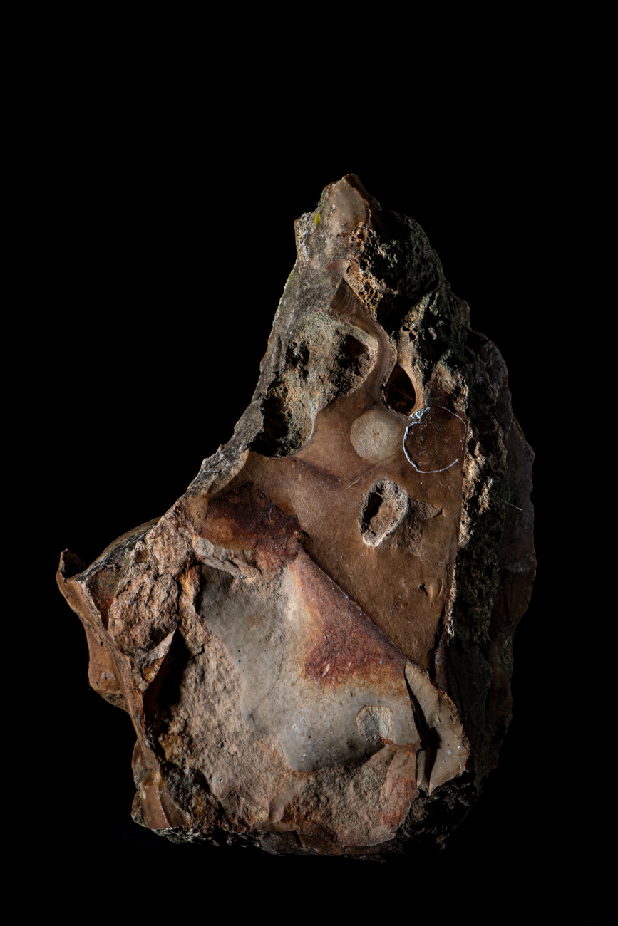 Pierre de silex dans le sol du vignoble Bouchié-Chatellier, terroir Pouilly-Fumé